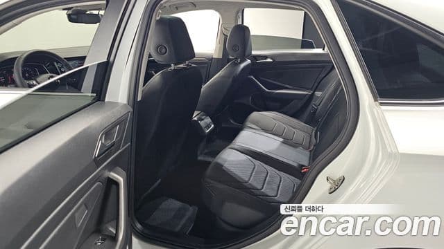 Volkswagen Jetta 2021 — ფოტო 11/20