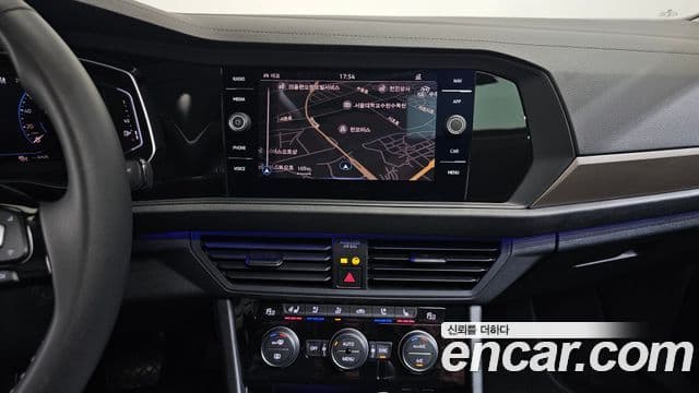 Volkswagen Jetta 2021 — ფოტო 14/20