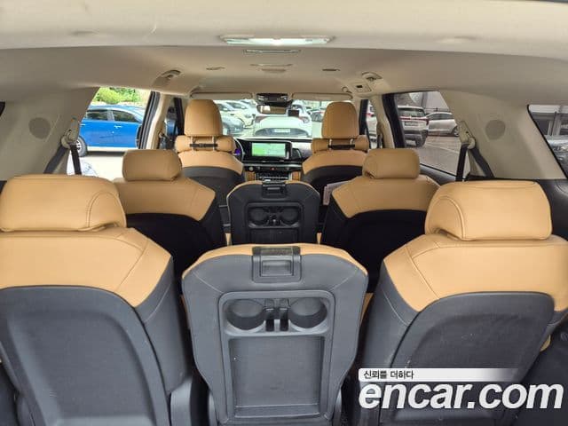 Kia Carnival 2021 — фото 7 из 8