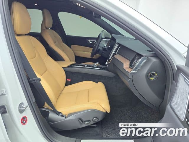 Volvo XC60 2023 — фото 11 из 20
