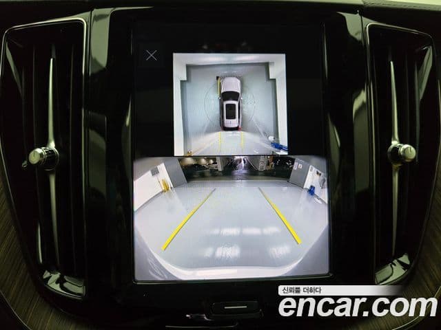 Volvo XC60 2023 — ფოტო 14/20
