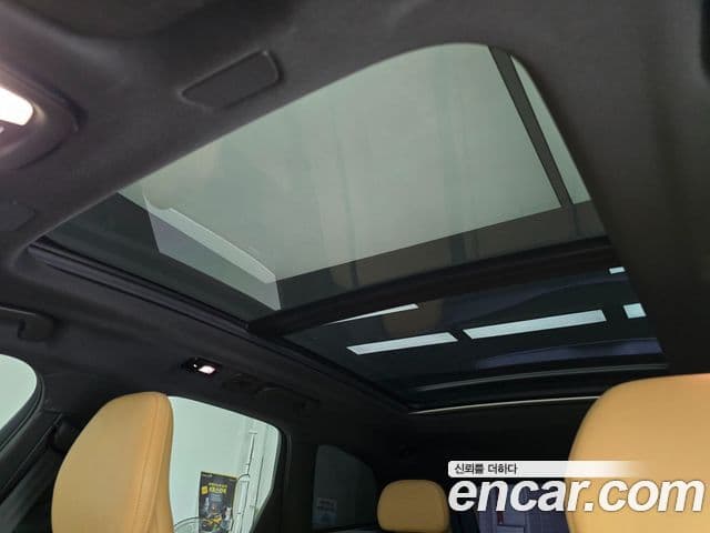 Volvo XC60 2023 — ფოტო 18/20