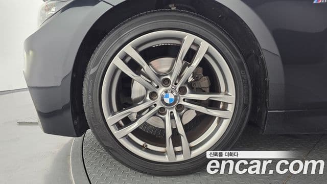 BMW 3 Series 2018 — ფოტო 5/20