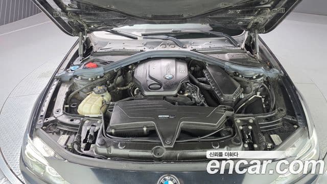 BMW 3 Series 2018 — ფოტო 6/20