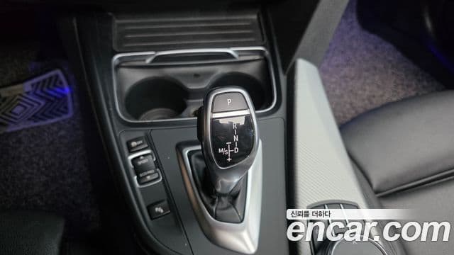 BMW 3 Series 2018 — ფოტო 9/20