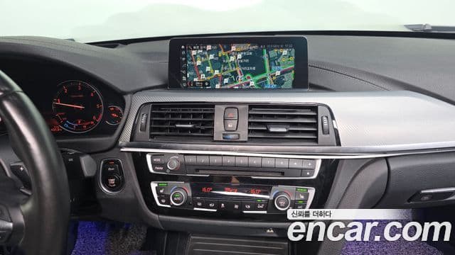 BMW 3 Series 2018 — ფოტო 14/20