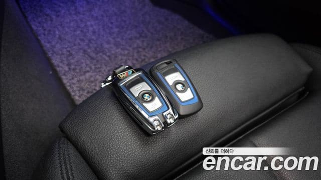 BMW 3 Series 2018 — ფოტო 19/20