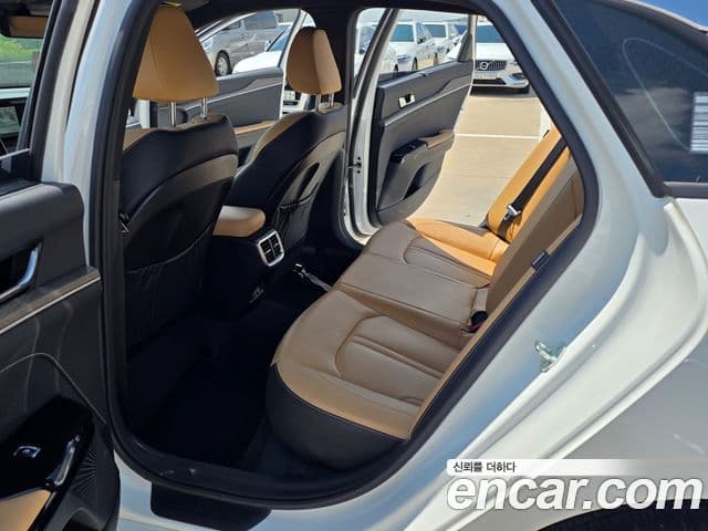 Kia K5 2023 — фото 8 из 20
