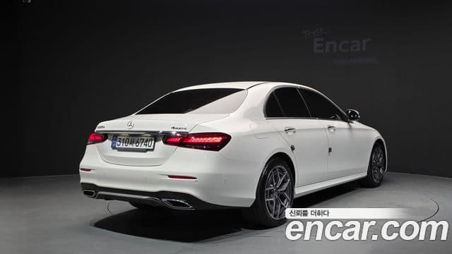 Mercedes-Benz E-Class 2023 — Фото 1/20