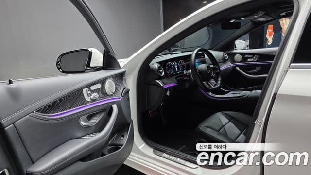 Mercedes-Benz E-Class 2023 — Фото 8/20