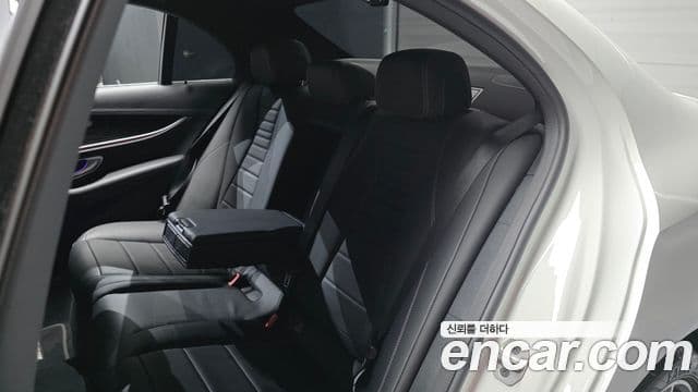 Mercedes-Benz E-Class 2023 — Фото 12/20