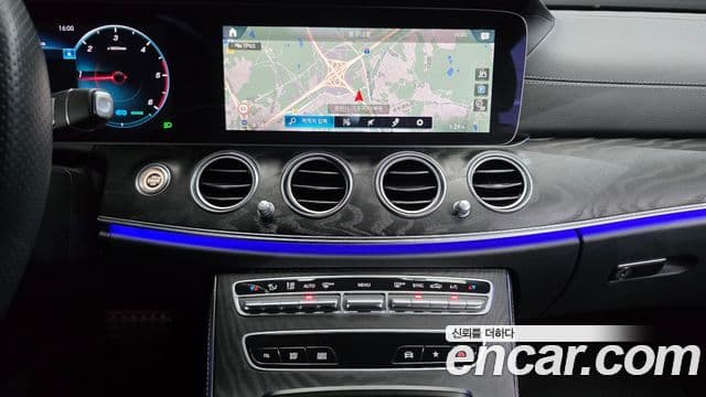 Mercedes-Benz E-Class 2023 — Фото 13/20