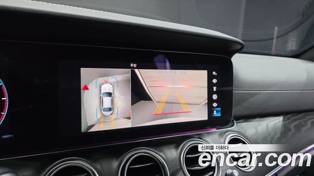 Mercedes-Benz E-Class 2023 — Фото 15/20
