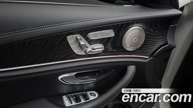 Mercedes-Benz E-Class 2023 — Фото 18/20