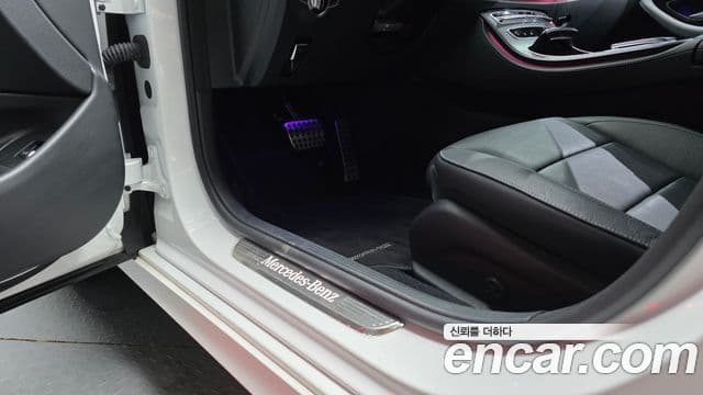 Mercedes-Benz E-Class 2023 — Şəkil 21/32