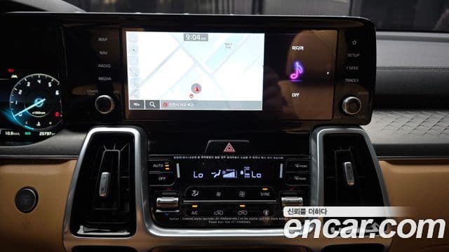 Kia Sorento 2021 — ფოტო 14/20
