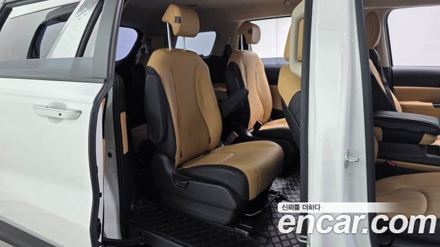 Kia Carnival 2022 — фото 10 из 20