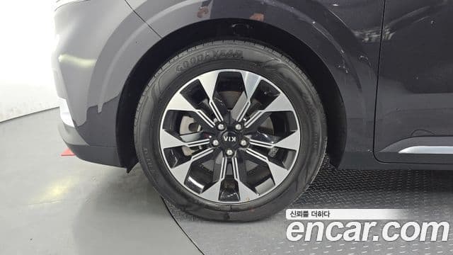 Kia Carnival 2020 — ფოტო 18/20