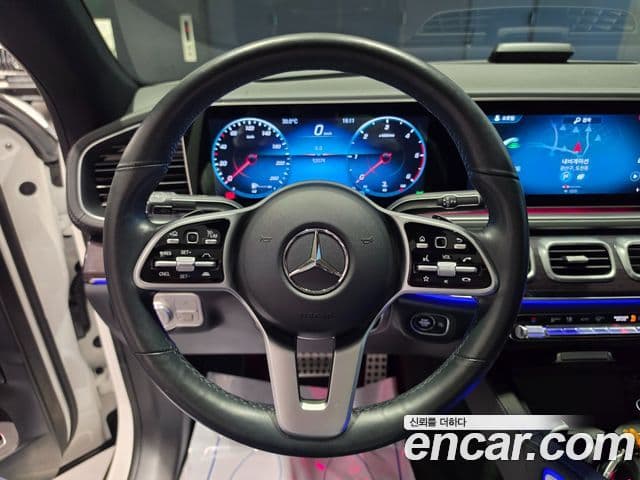 Mercedes-Benz GLE-Class 2021 — ფოტო 17/20