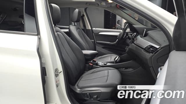 BMW X1 2018 — Şəkil 12/20