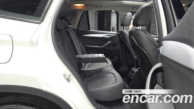 BMW X1 2018 — Şəkil 13/20