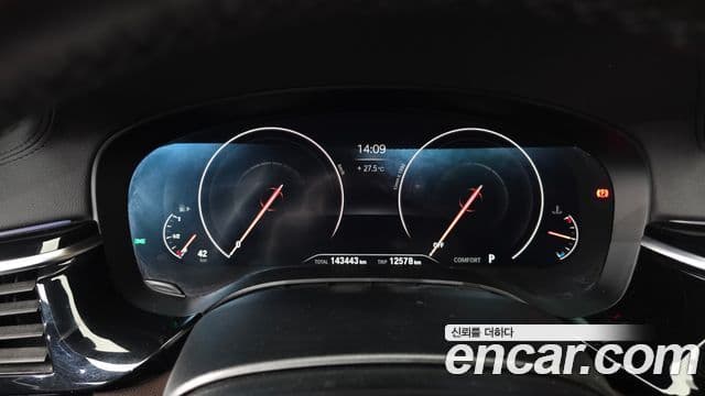 BMW 5 Series 2019 — Şəkil 8/20