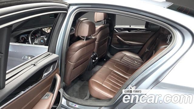 BMW 5 Series 2019 — Şəkil 12/20