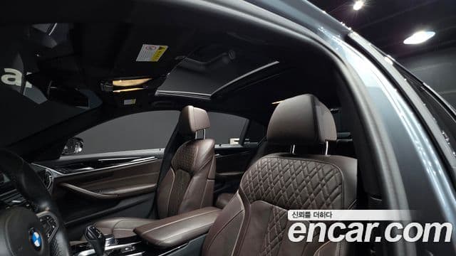 BMW 5 Series 2019 — Şəkil 17/20
