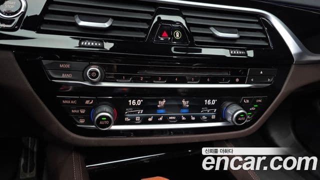 BMW 5 Series 2019 — Şəkil 19/20