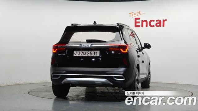 Kia Seltos 2022 — ფოტო 4/20