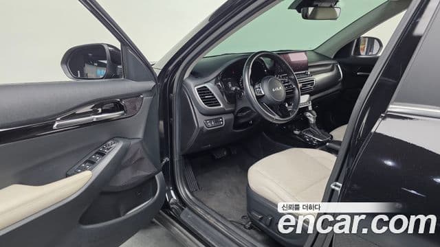 Kia Seltos 2022 — ფოტო 10/20