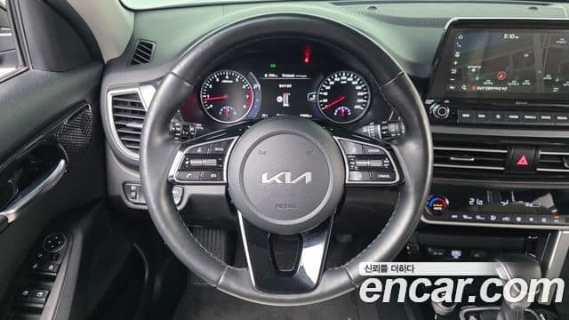 Kia Seltos 2022 — ფოტო 13/20