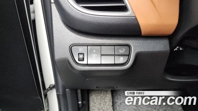 Kia Seltos 2023 — Şəkil 19/20
