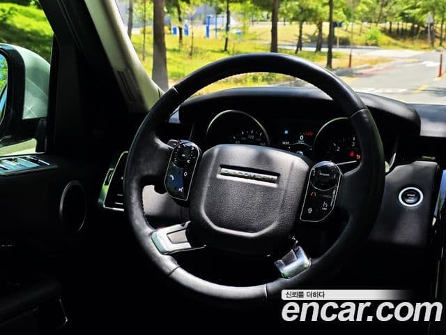 Land Rover Discovery 5 2019 — ფოტო 16/20