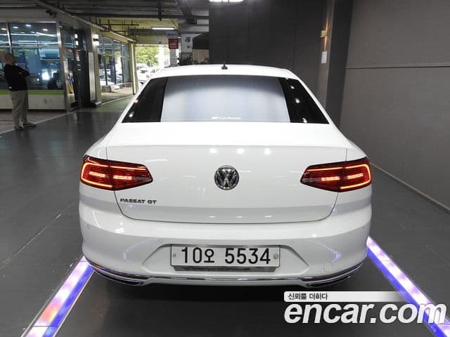 Volkswagen Passat GT 2018 — ფოტო 3/16