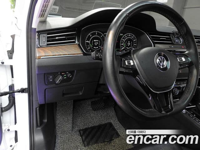 Volkswagen Passat GT 2018 — ფოტო 13/16