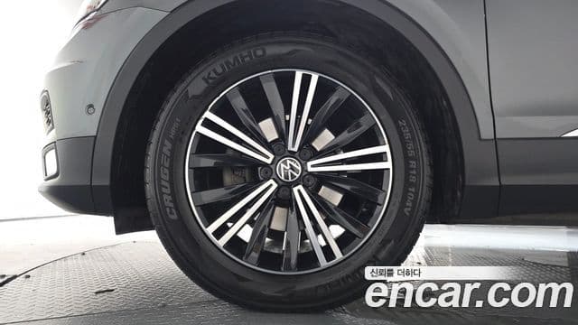 Volkswagen Tiguan 2020 — ფოტო 5/20