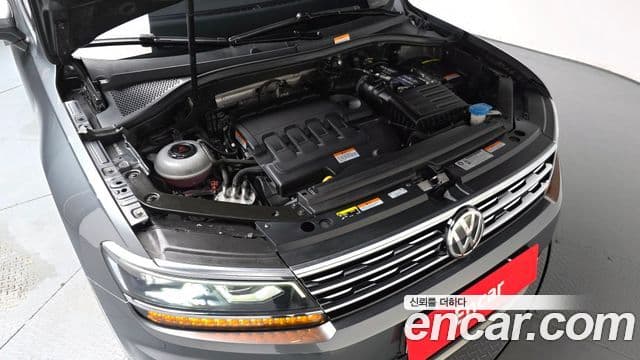 Volkswagen Tiguan 2020 — ფოტო 6/20