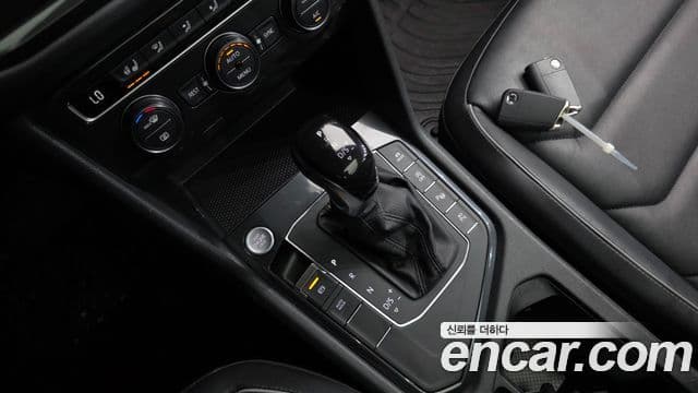 Volkswagen Tiguan 2020 — ფოტო 9/20