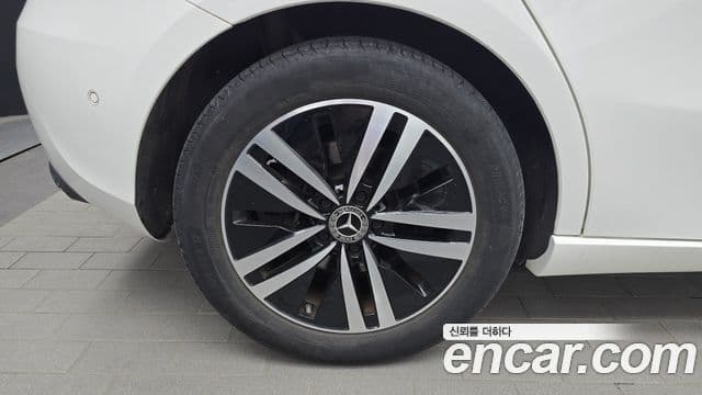 Mercedes-Benz A-Class 2021 — ფოტო 5/20