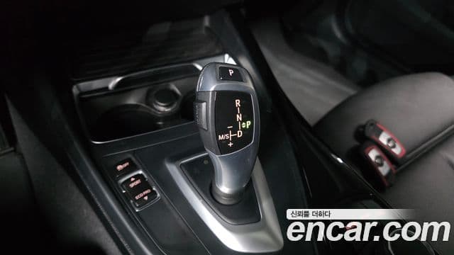 BMW 1 Series 2018 — Şəkil 9/20