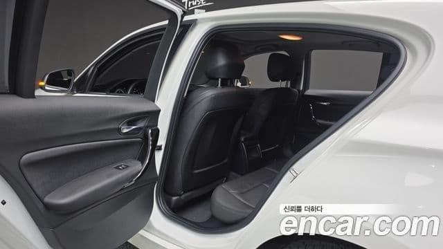 BMW 1 Series 2018 — Şəkil 17/20
