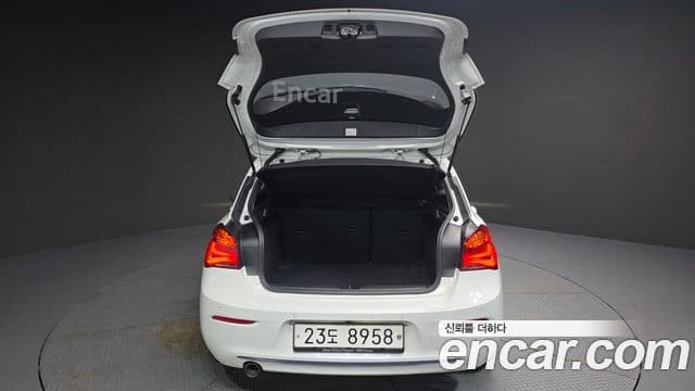 BMW 1 Series 2018 — Şəkil 19/20