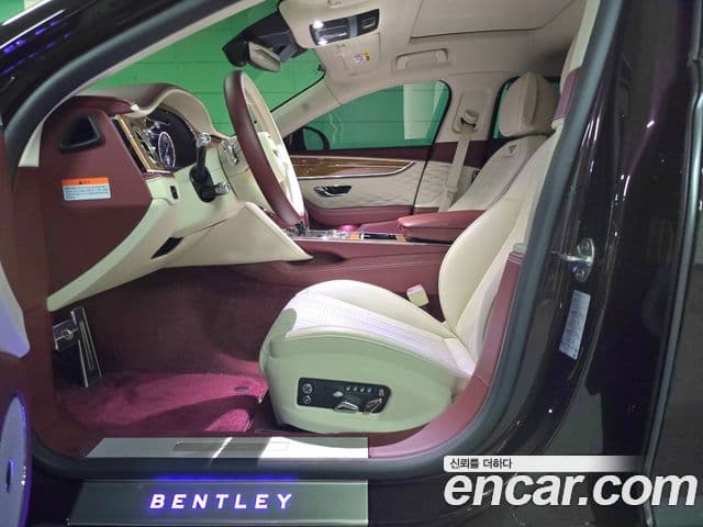 Bentley Flying Spur 2024 — ფოტო 7/20
