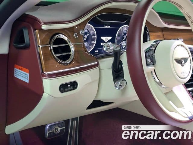 Bentley Flying Spur 2024 — ფოტო 13/20
