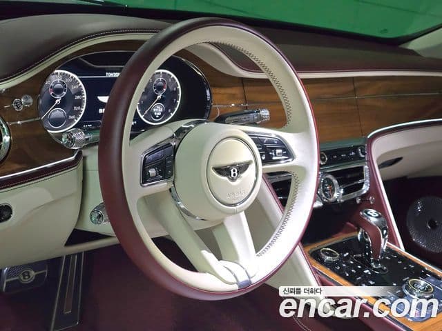Bentley Flying Spur 2024 — ფოტო 14/20