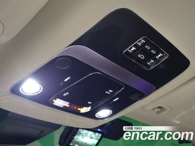 Bentley Flying Spur 2024 — ფოტო 16/20