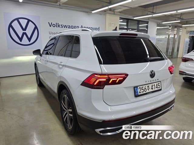 Volkswagen Tiguan 2022 — ფოტო 16/20