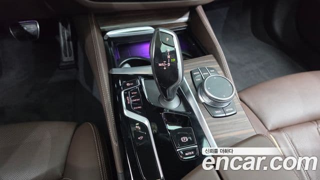 BMW 5 Series 2020 — ფოტო 8/20