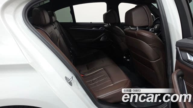 BMW 5 Series 2020 — фото 11 из 20